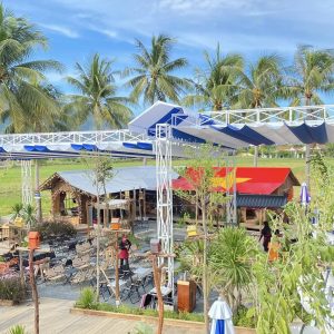 Bạt mái xếp lượn sóng che quán cafe
