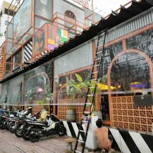 Bạt nhựa PVC trong suốt che nắng mưa nhà hàng
