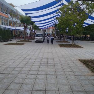 Vải bạt dù che nắng sân trường học ngoài trời