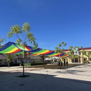 Bạt dù che nắng sân trường học ngoài trời