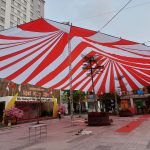Dù vuông sự kiện che sân trường học ở Trà Vinh