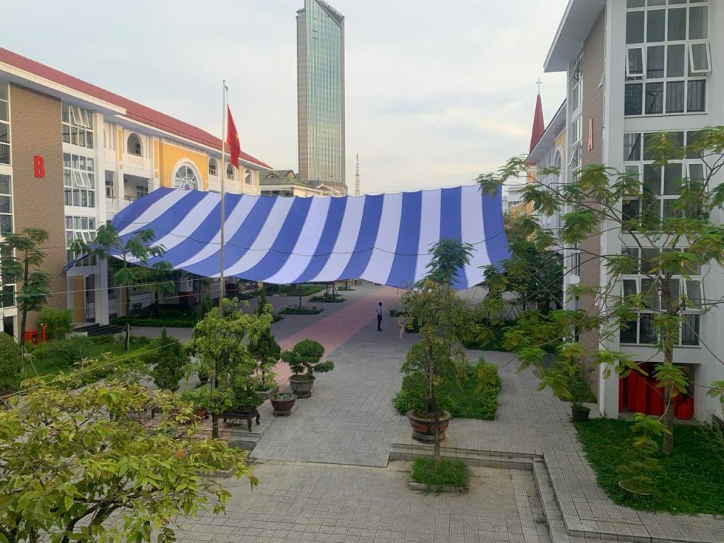 Dù sự kiện không trụ có dây cáp