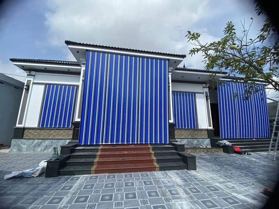 Bạt che nắng mưa tự cuốn ngoài trời Bạt che nắng mưa tự cuốn ngoài trời