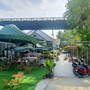 Bạt mái xếp lượn sóng che nắng mưa ngoài trời