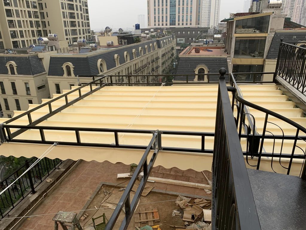 Bạt mái xếp lượn sóng sân thượng Bạt mái xếp lượn sóng sân thượng