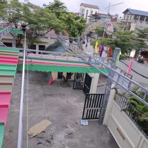 Bạt mái xếp lượn sóng che sân trường