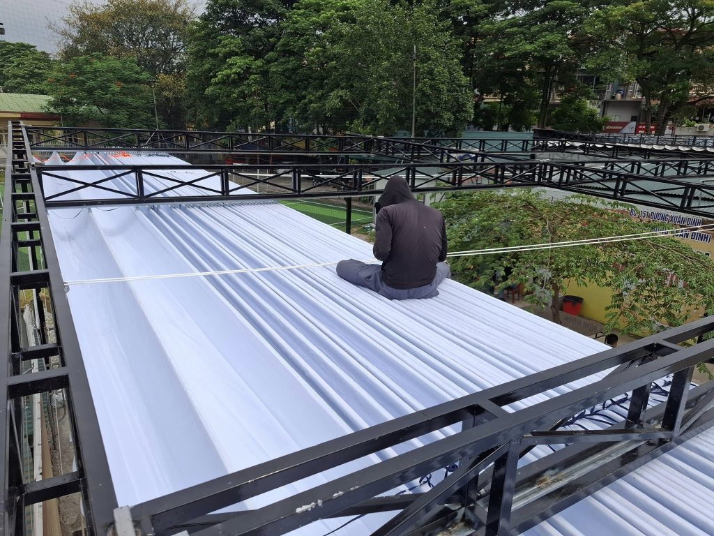 Thi công lắp đặt bạt mái xếp lượn sóng Thi công lắp đặt bạt mái xếp lượn sóng