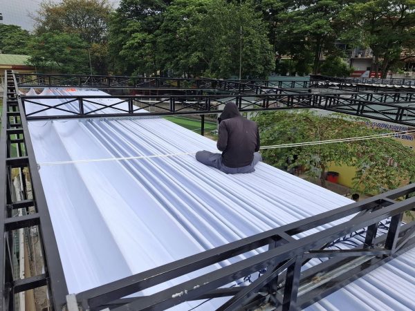Thi công lắp đặt bạt mái xếp lượn sóng