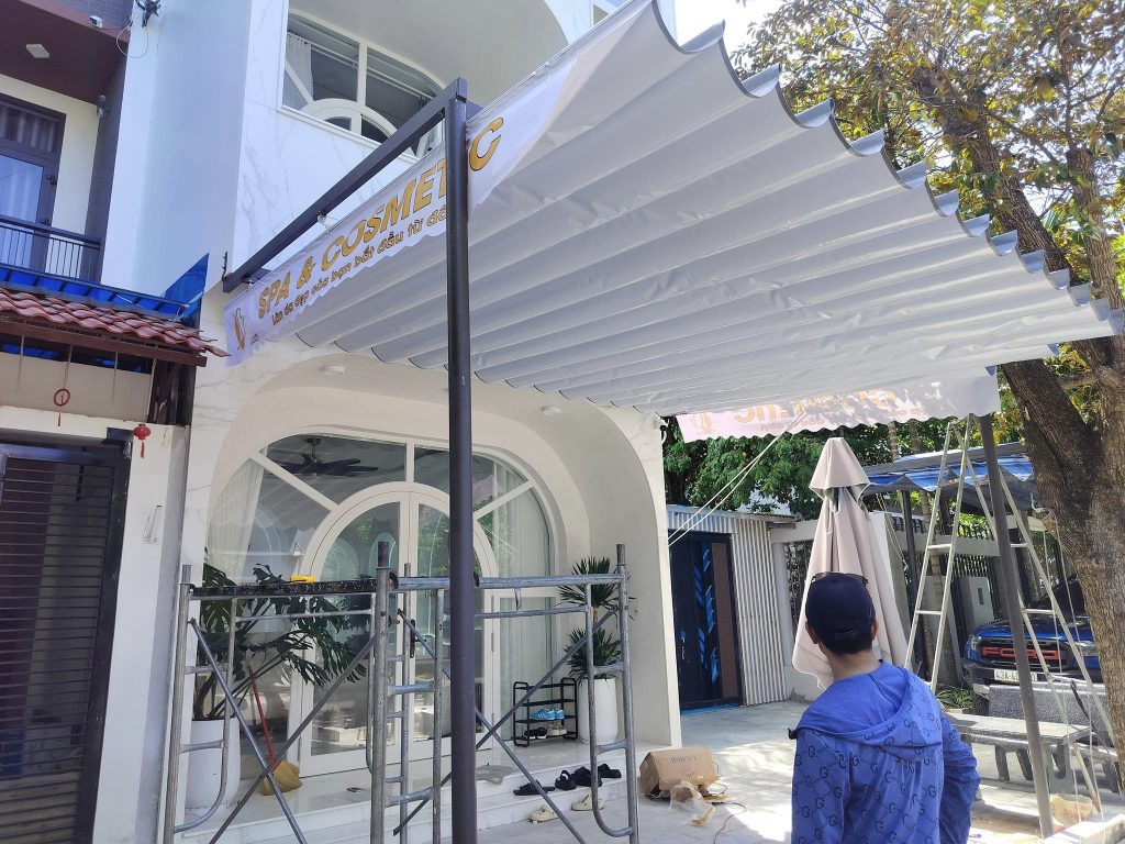 Bạt mái xếp lượn sóng che nắng nhà hàng Bạt mái xếp lượn sóng che nắng nhà hàng