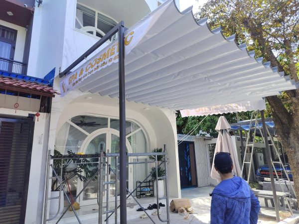 Bạt mái xếp lượn sóng che nắng nhà hàng
