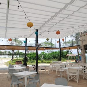 Bạt mái xếp lượn sóng che nắng nhà hàng
