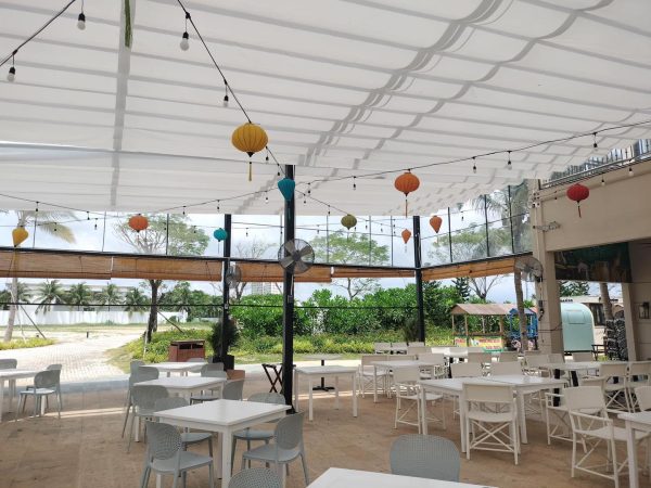 Bạt mái xếp lượn sóng che nắng nhà hàng