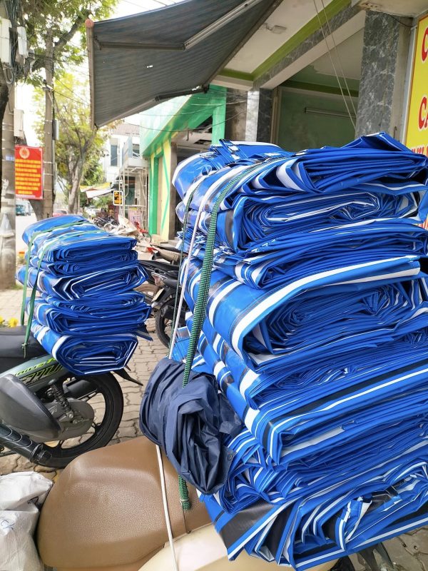 May bạt che nắng tự cuốn giá tại xưởng