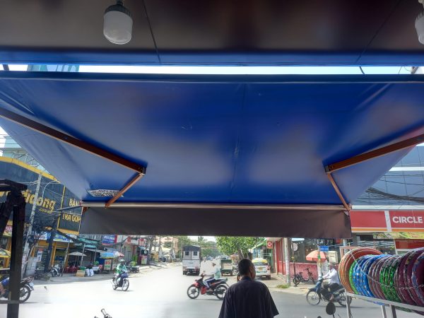 Bạt che nắng mưa quay tay che nắng mưa hiên cửa hàng