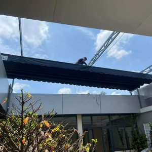 Thi công lắp đặt bạt mái xếp lượn sóng