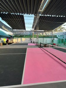 Bạt mái xếp di động che  sân Pickleball ngoài trời