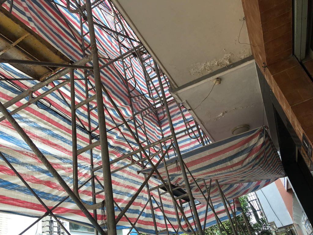 Bạt dứa kẻ sọc che công trình xây dựng