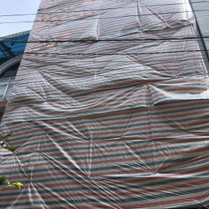 Bạt dứa kẻ sọc che công trình xây dựng