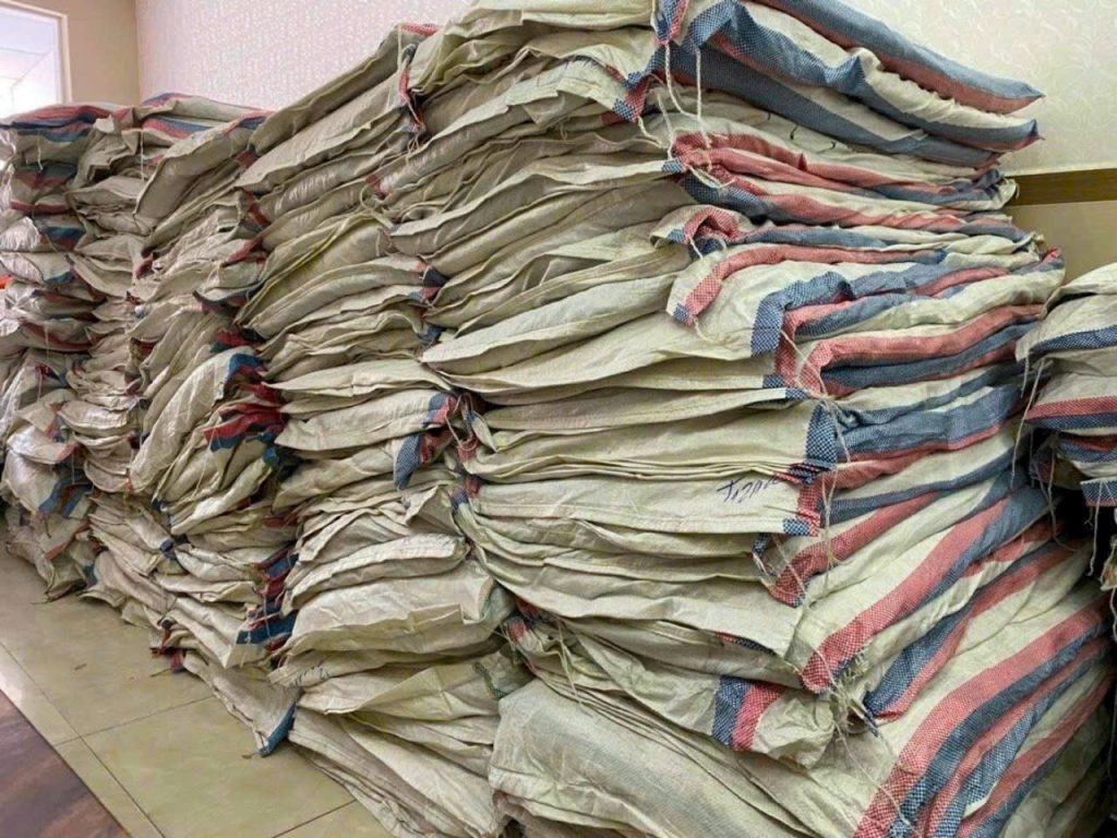 Bạt dứa kẻ sọc 3 màu che nắng mưa Bạt dứa kẻ sọc 3 màu che nắng mưa