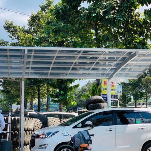 Mái che bằng tấm Polycarbonate (nhựa Poly) che nhà xe