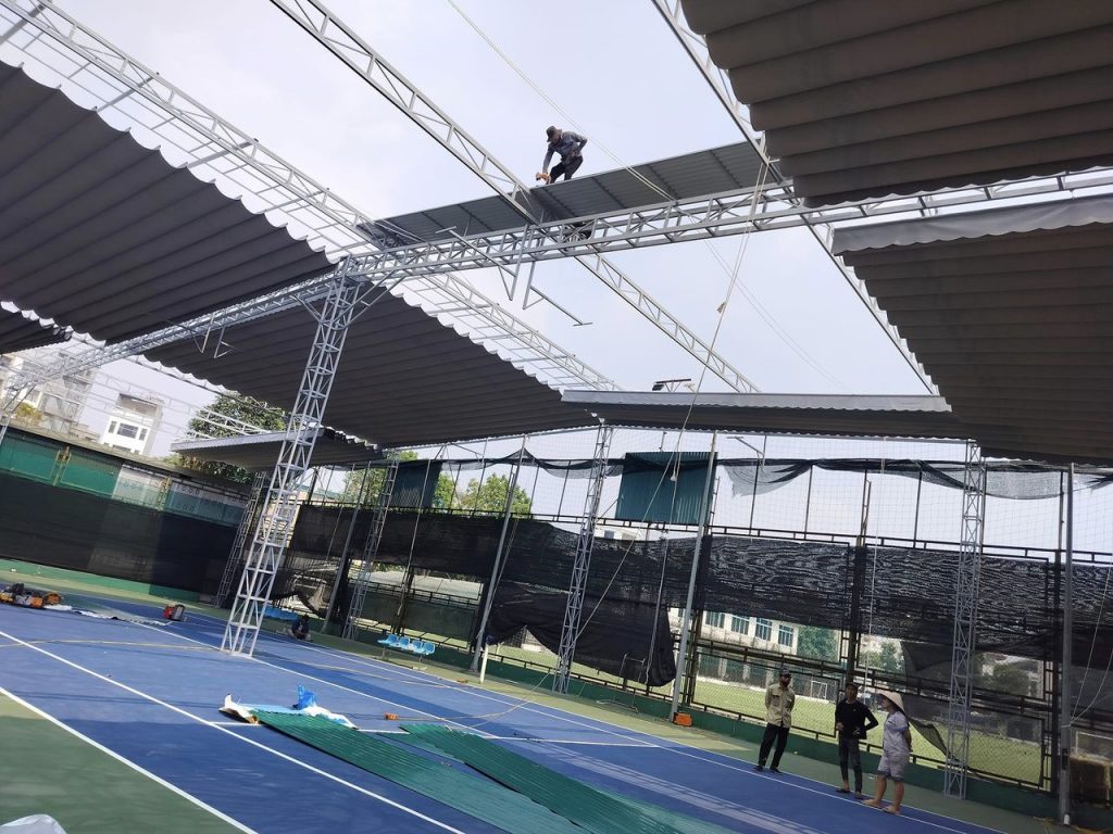 Bạt mái xếp di động che  sân Pickleball ngoài trời