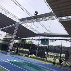Bạt mái xếp di động che sân Pickleball ngoài trời