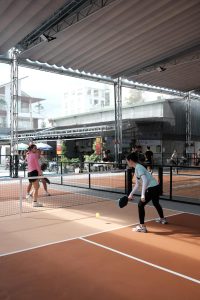 bạt mái xếp che sân Pickleball bạt mái xếp che sân Pickleball