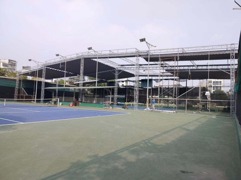 Bạt mái xếp di động che  sân Pickleball ngoài trời