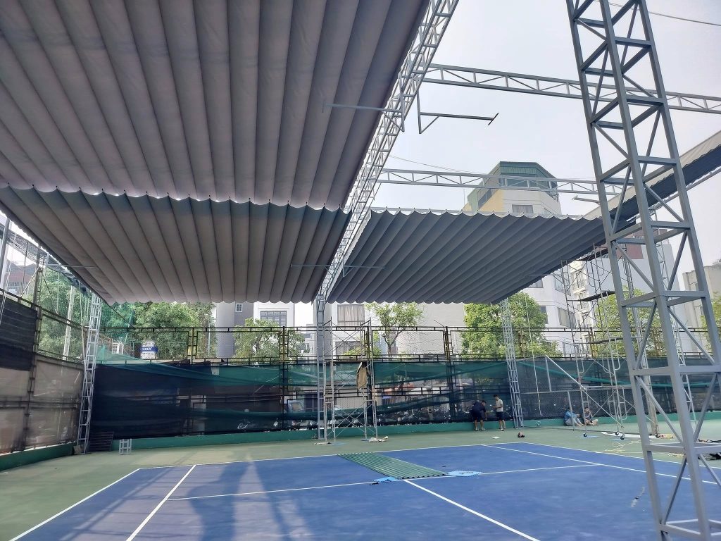 Bạt mái xếp di động che  sân Pickleball ngoài trời