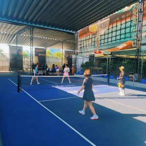 Mái xếp bạt kéo che sân Pickleball