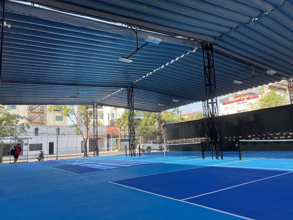 bạt mái xếp che sân Pickleball bạt mái xếp che sân Pickleball