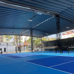 bạt mái xếp che sân Pickleball