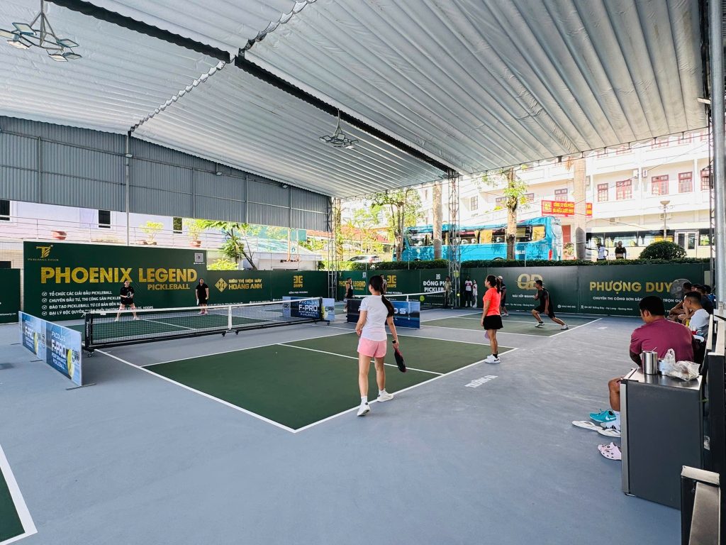 Mái xếp bạt kéo che sân Pickleball
