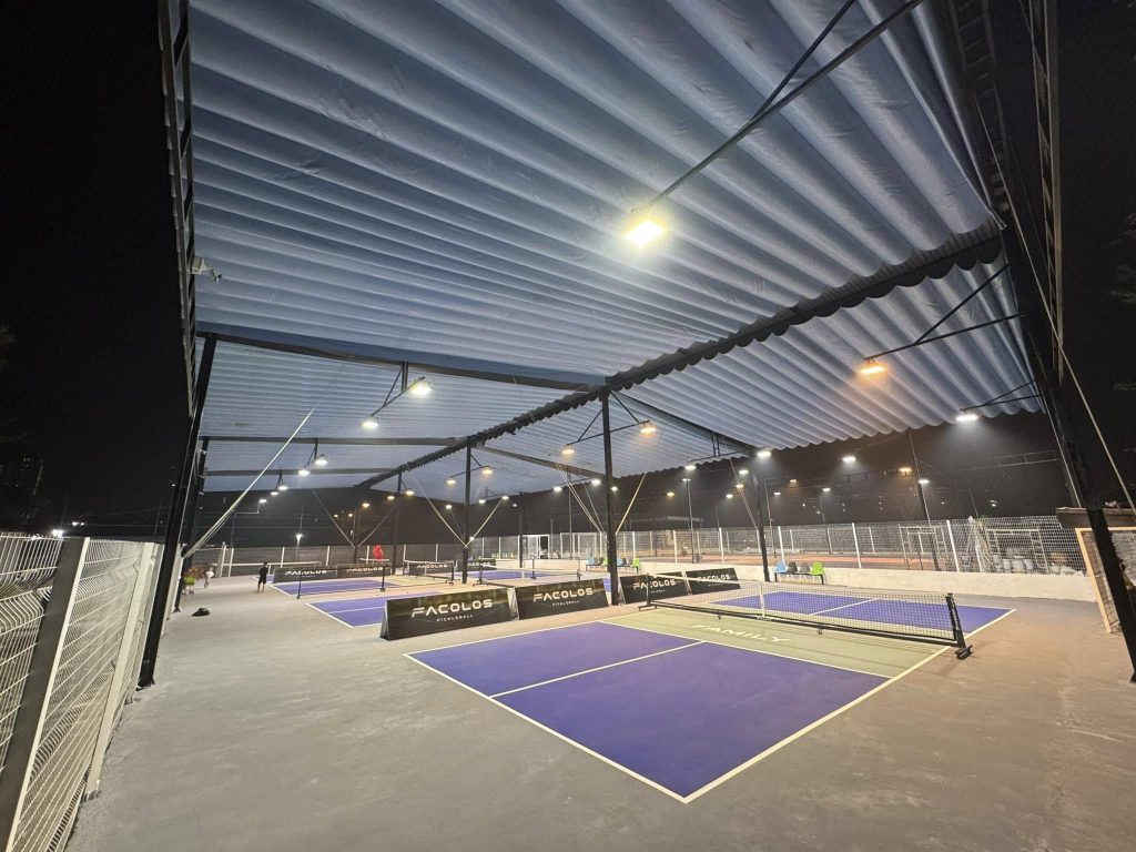 Bạt kéo che nắng mưa sân Pickleball