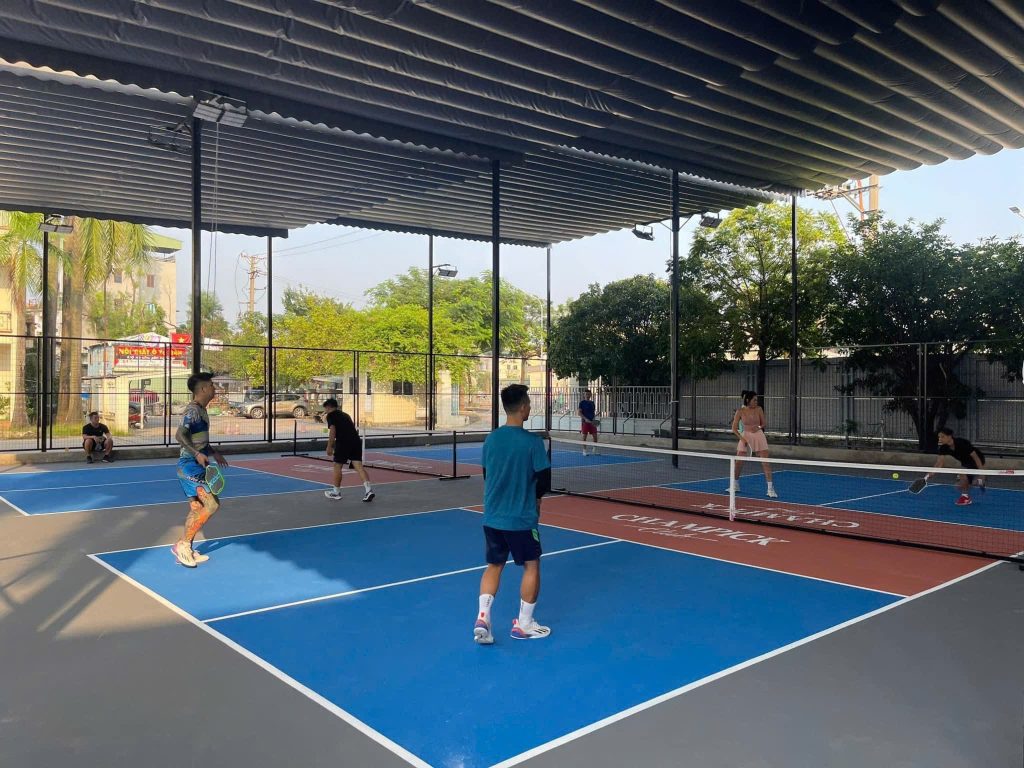 Mái che bạt xếp sân Pickleball đẹp