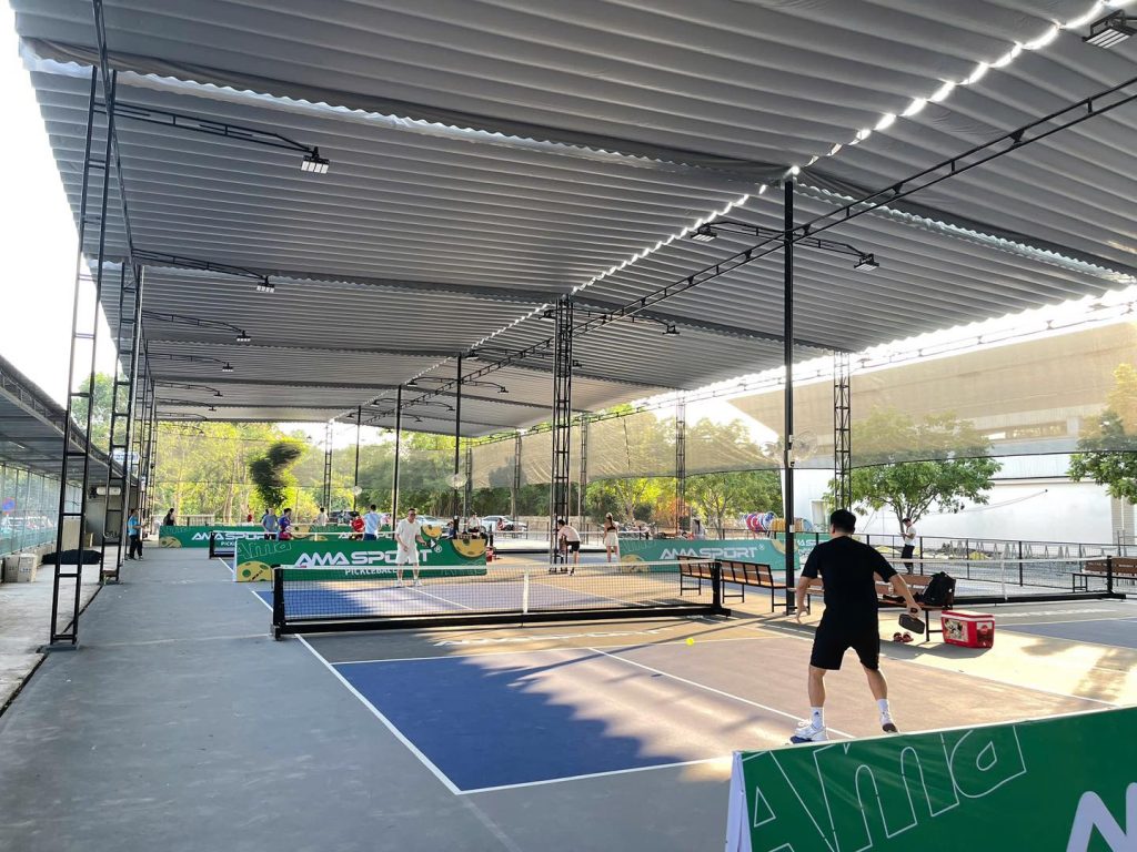 Mái che bạt xếp sân Pickleball đẹp