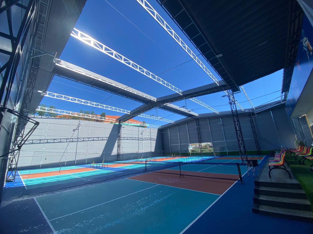 Mái che bạt xếp sân Pickleball đẹp
