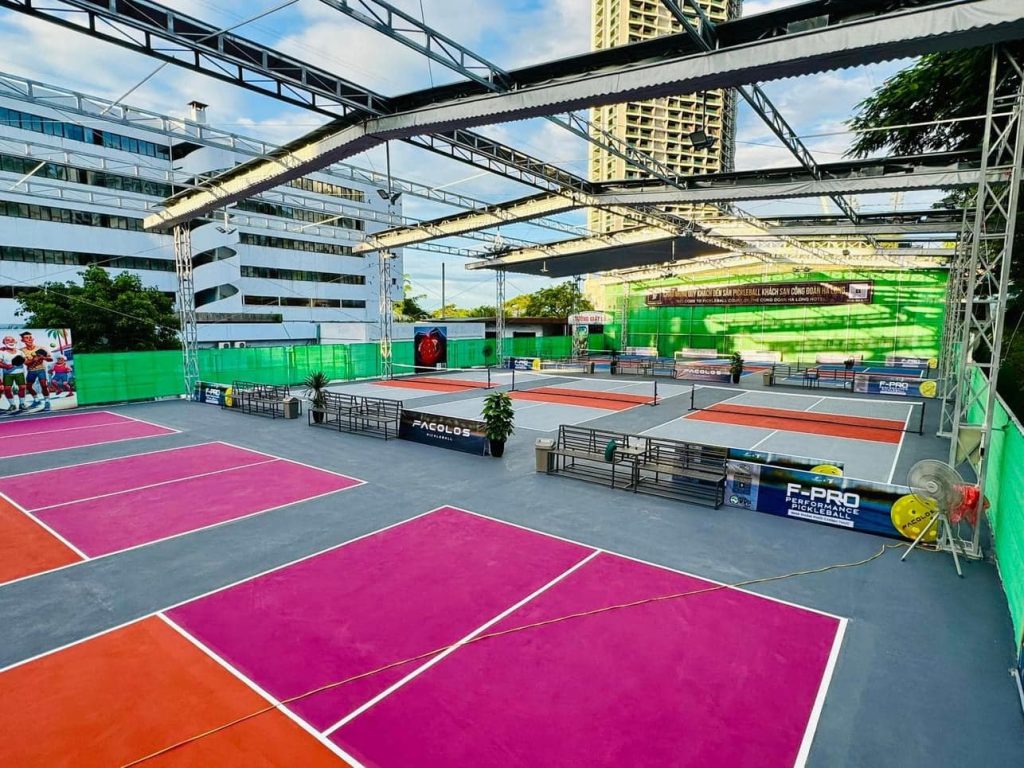 Mái che bạt xếp sân Pickleball đẹp