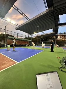 Mái che bạt xếp sân Pickleball đẹp