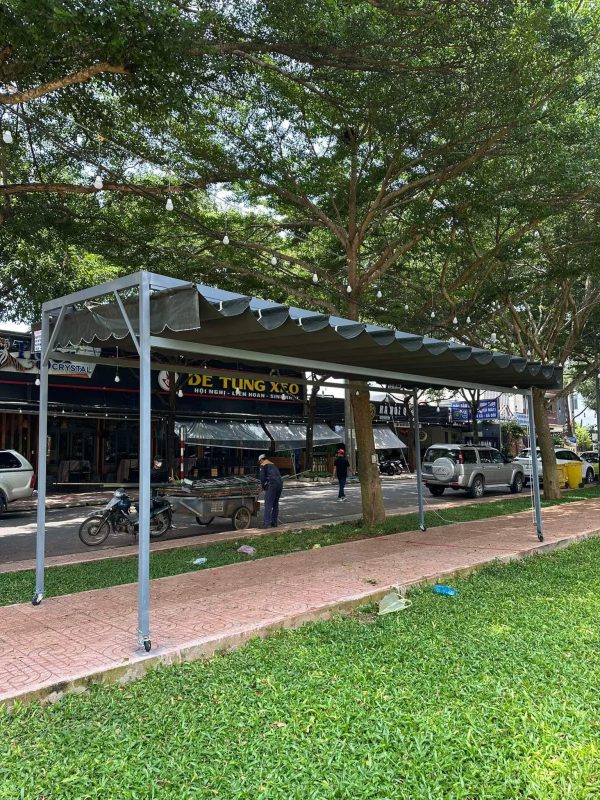 Mái xếp bạt kéo che nắng sân vườn