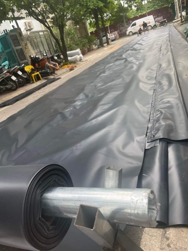 Thi công cắt bạt HDPE dày 0.3mm