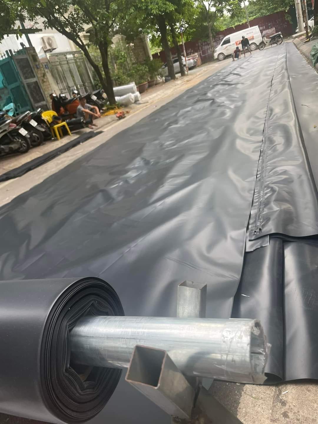 Thi công cắt bạt HDPE dày 0.3mm Thi công cắt bạt HDPE dày 0.3mm