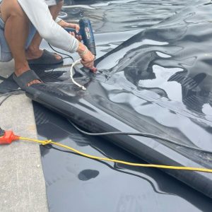 Thi công cắt bạt HDPE dày 0.3mm