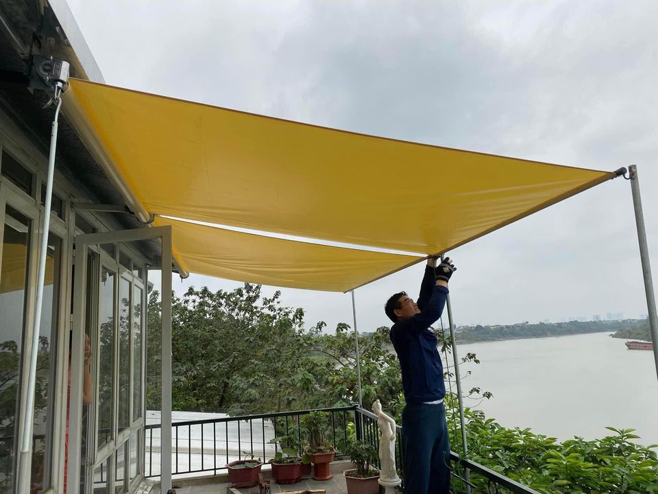 Bạt mái hiên tự cuốn che ban công sân thượng Bạt mái hiên tự cuốn che ban công sân thượng