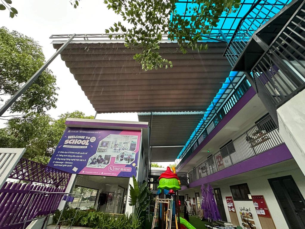 Mái xếp bạt kéo che nắng sân vườn