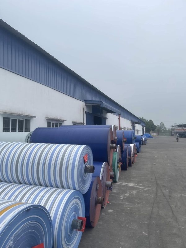 Chất liệu vải bạt PE làm bạt che nhà xưởng