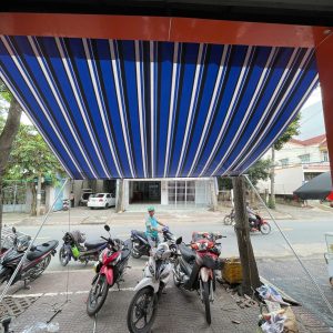 Bạt cuốn mái hiên che nắng ngoài trời