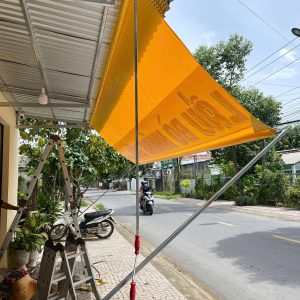 Bạt cuốn mái hiên che hiên nhà hàng