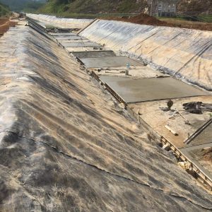 Thi công bạt nhựa HDPE lót hầm Biogas