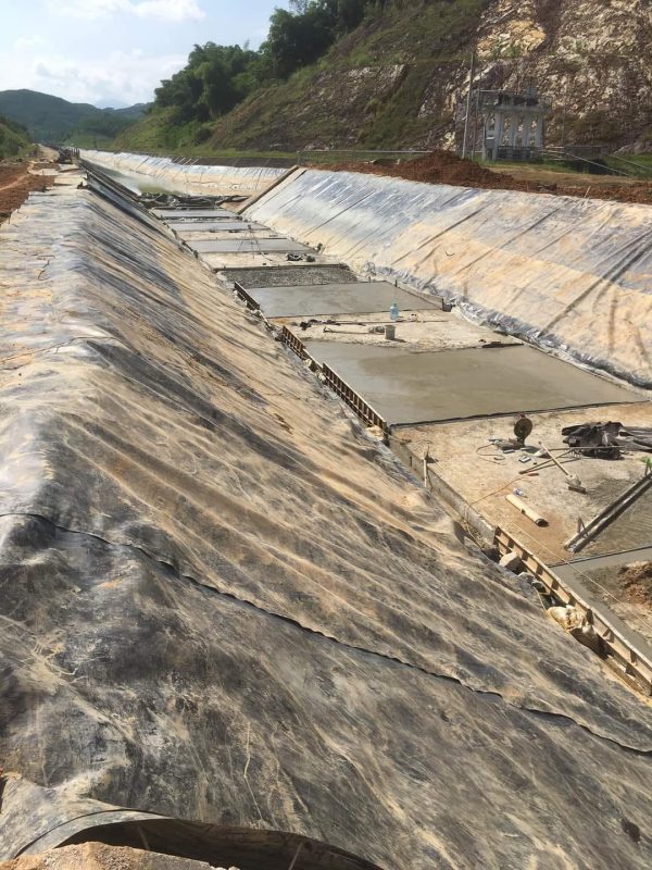 Thi công bạt nhựa HDPE lót hầm Biogas